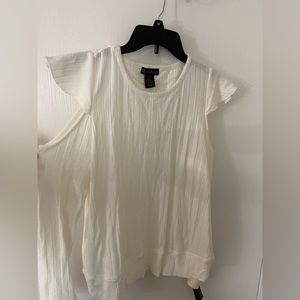 DESIGN 365 Sweater In White Color Size M .. NWT